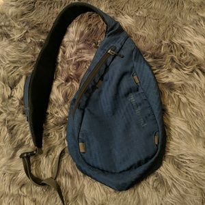 Patagonia sling shoulder bag